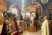 Πλήθος νέων στον Ακάθιστο Ύμνο στον Μητροπολιτικό Ναό του Βόλου – Αγρυπνία για τα κεκοιμημένα παιδιά στην Ανάληψη(video)