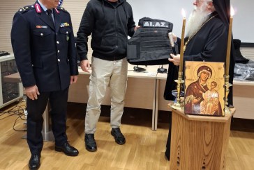 Προσφορά αλεξίσφαιρων στην Ομάδα ΔΙ.ΑΣ. από τον Μητροπολίτη Δημητριάδος στη Διεύθυνση Αστυνομίας Μαγνησίας