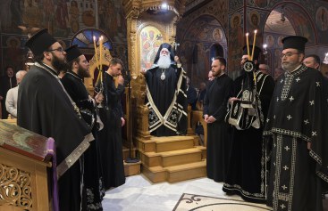 Δημητριάδος Ιγνάτιος: «Το Πάσχα είναι το πέρασμα από την αμαρτία στη χάρη» – Η Ακολουθία του Νιπτήρος στον Ι.Ν. Πέτρου & Παύλου – Χειροθεσία Νέου Πνευματικού (video)